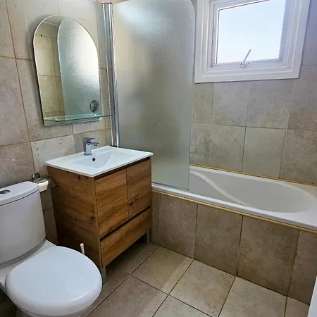 Apartment Beachside Hideaway Apartment, 200m To The Havana Pyla