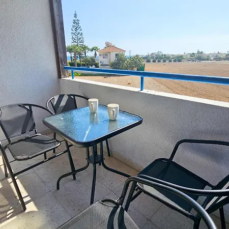 Beachside Hideaway Apartment, 200m To The Havana Apartman *