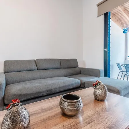 Beachside Hideaway Apartment, 200m To The Havana 公寓 *