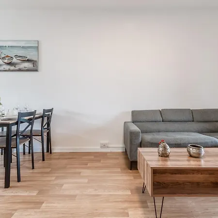 Beachside Hideaway Apartment, 200m To The Havana 公寓 皮拉