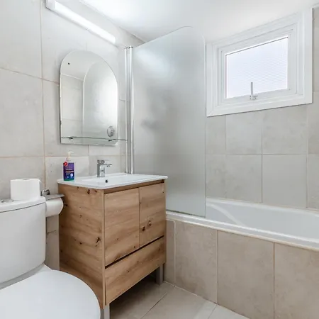 Beachside Hideaway Apartment, 200m To The Havana 公寓 *